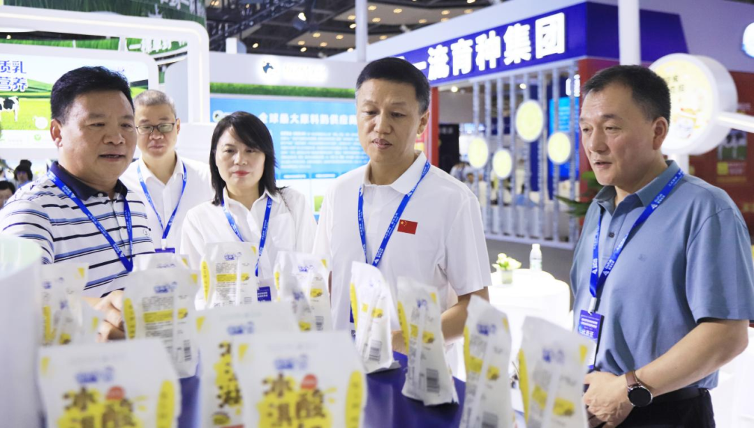 啟航新征程 點亮新賽道丨花花牛乳業(yè)集團參加第十四屆中國奶業(yè)大會暨D20峰會，榮獲“中國乳制品生產(chǎn)企業(yè)現(xiàn)代化等級5A級”評定殊榮
