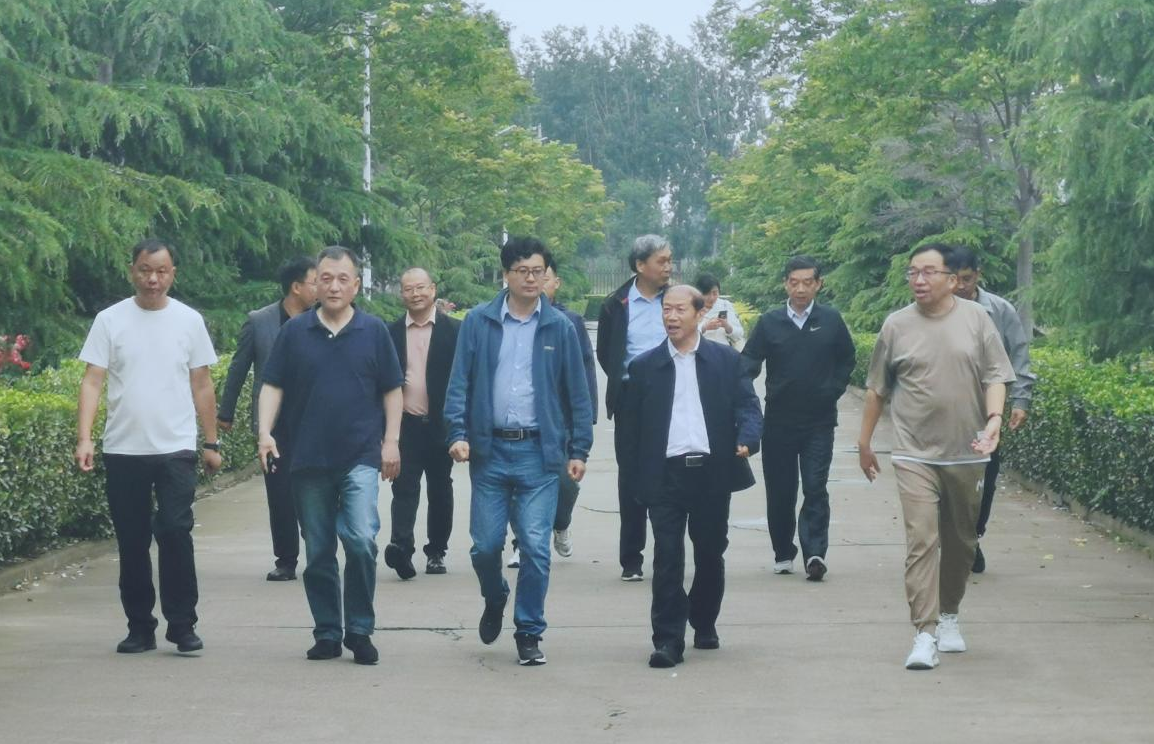 花花牛丨河南農(nóng)業(yè)大學(xué)黨委副書記、校長介曉磊一行蒞臨花花牛河南瑞亞參觀調(diào)研