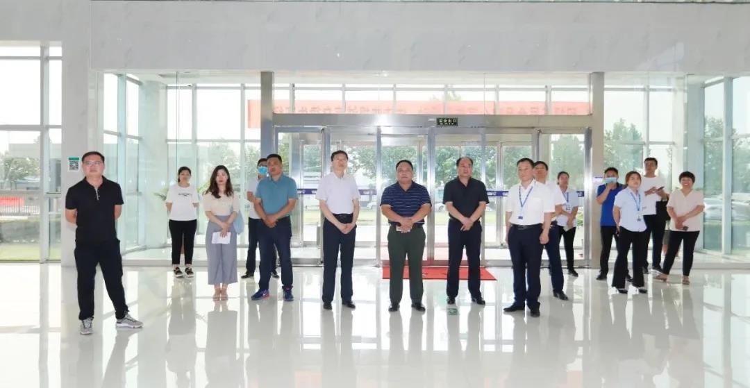 快訊 | 河南省人民政府食品安全委員會辦公室第三批食品安全示范區(qū)驗收組領(lǐng)導蒞臨花花牛乳業(yè)集團驗收食品安全示范區(qū)建設(shè)情況