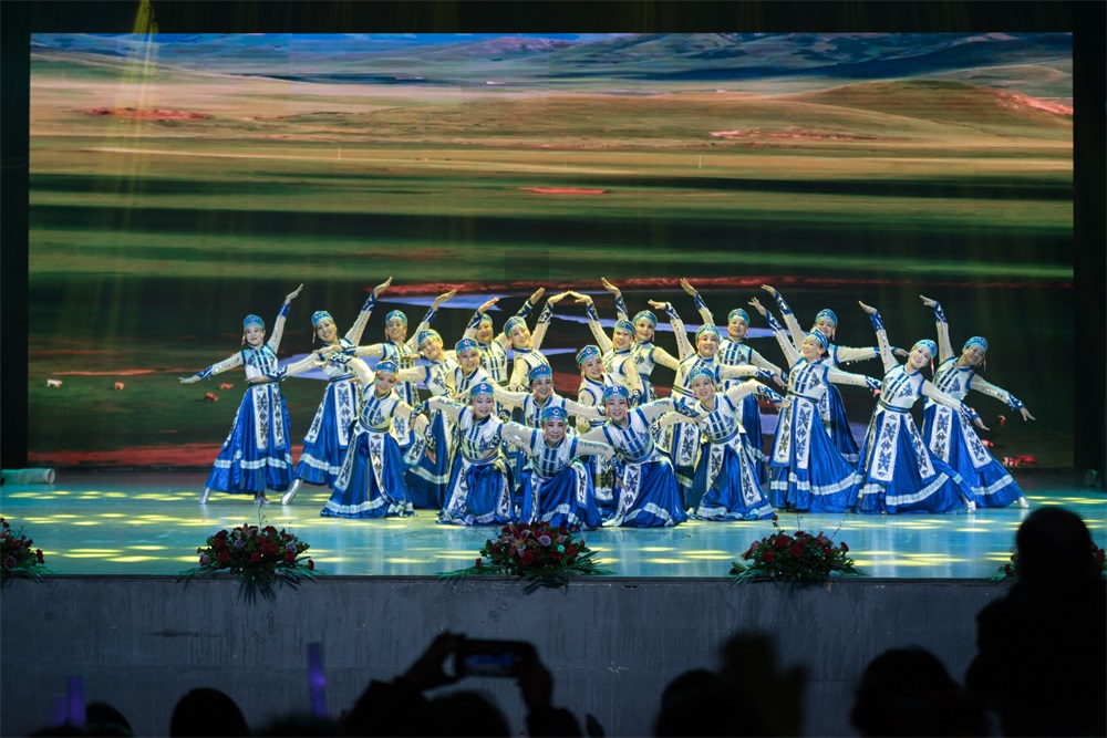 “不忘初心、聚力前行” 花花牛集團(tuán)2018迎新春聯(lián)歡會(huì)隆重舉行