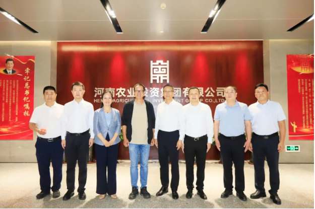 東方甄選俞敏洪先生到訪河南農(nóng)投集團(tuán)，品嘗花花牛產(chǎn)品并給予高度評(píng)價(jià)